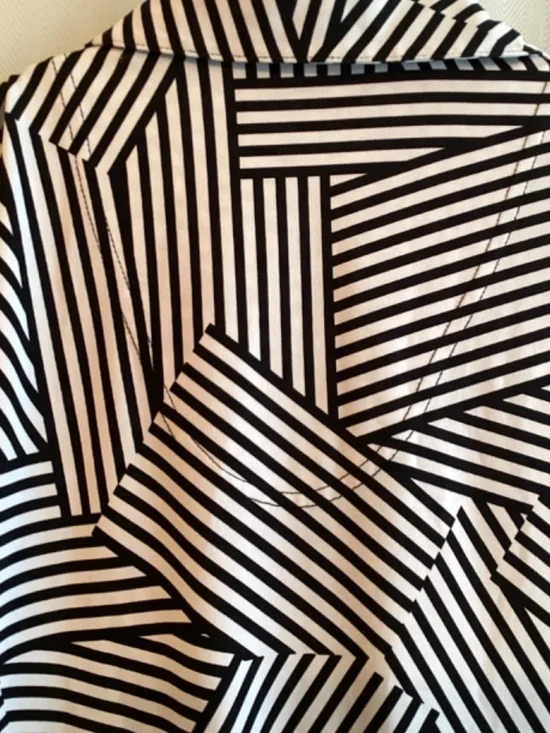 SPORT HALEY… black and white, striped top, geometric pattern, size medium - Picture 4 of 7